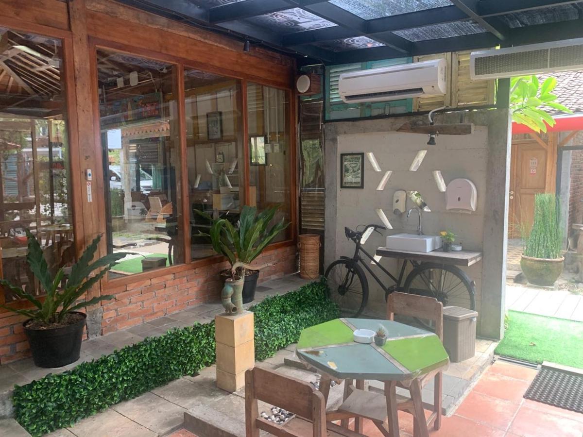 Kampung Lawasan Heritage Cottage Maguwo Exterior photo