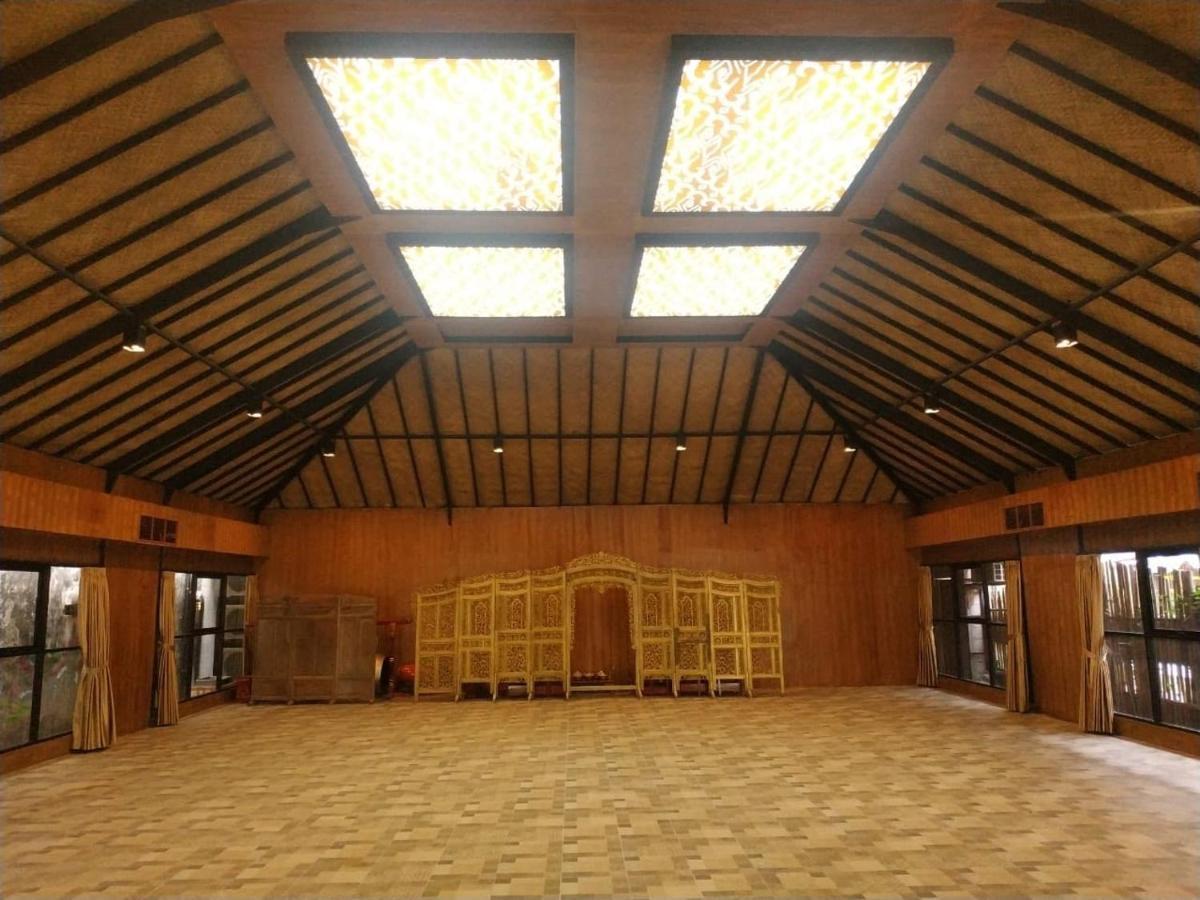 Kampung Lawasan Heritage Cottage Maguwo Exterior photo