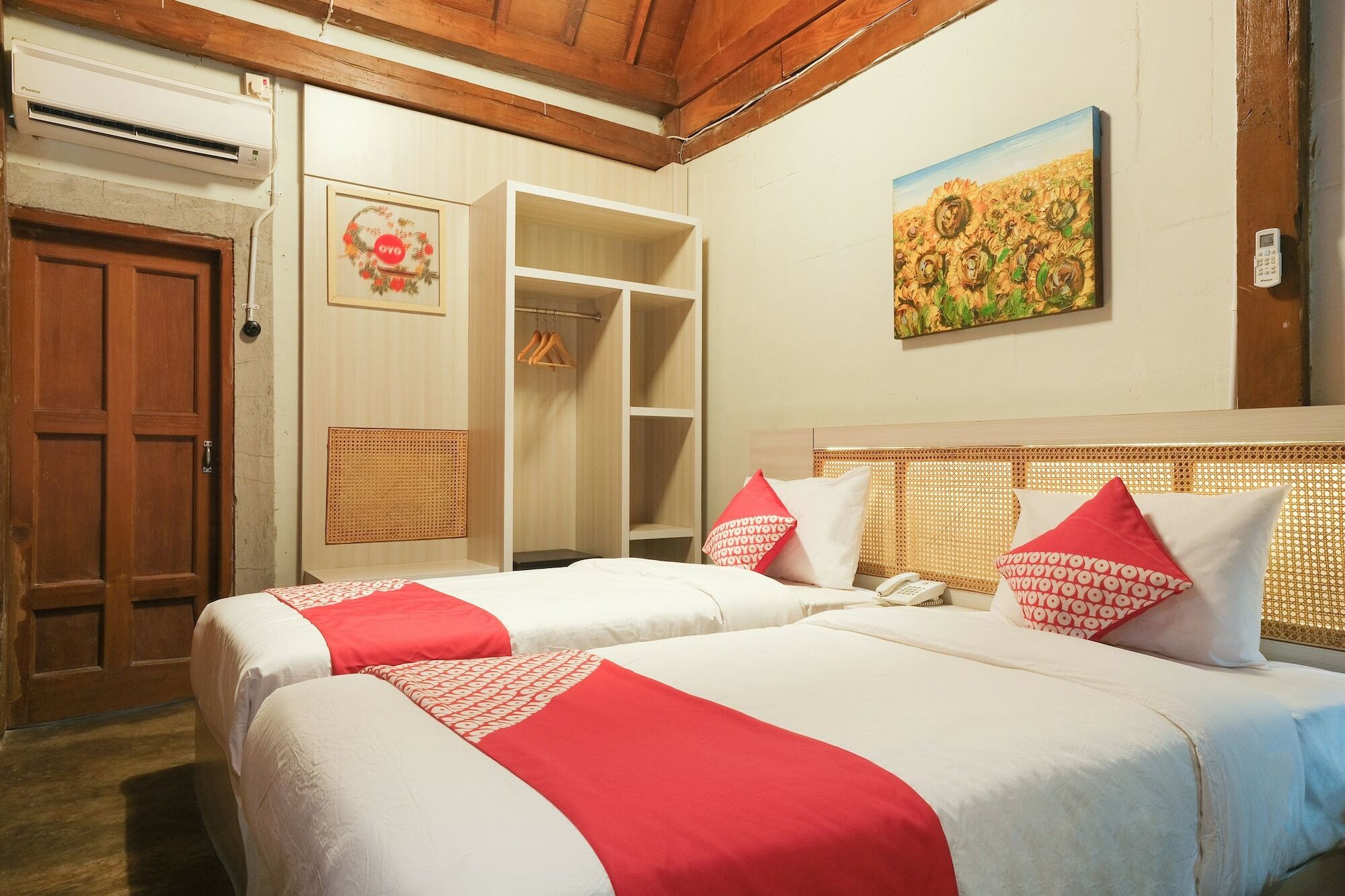 Kampung Lawasan Heritage Cottage Maguwo Exterior photo