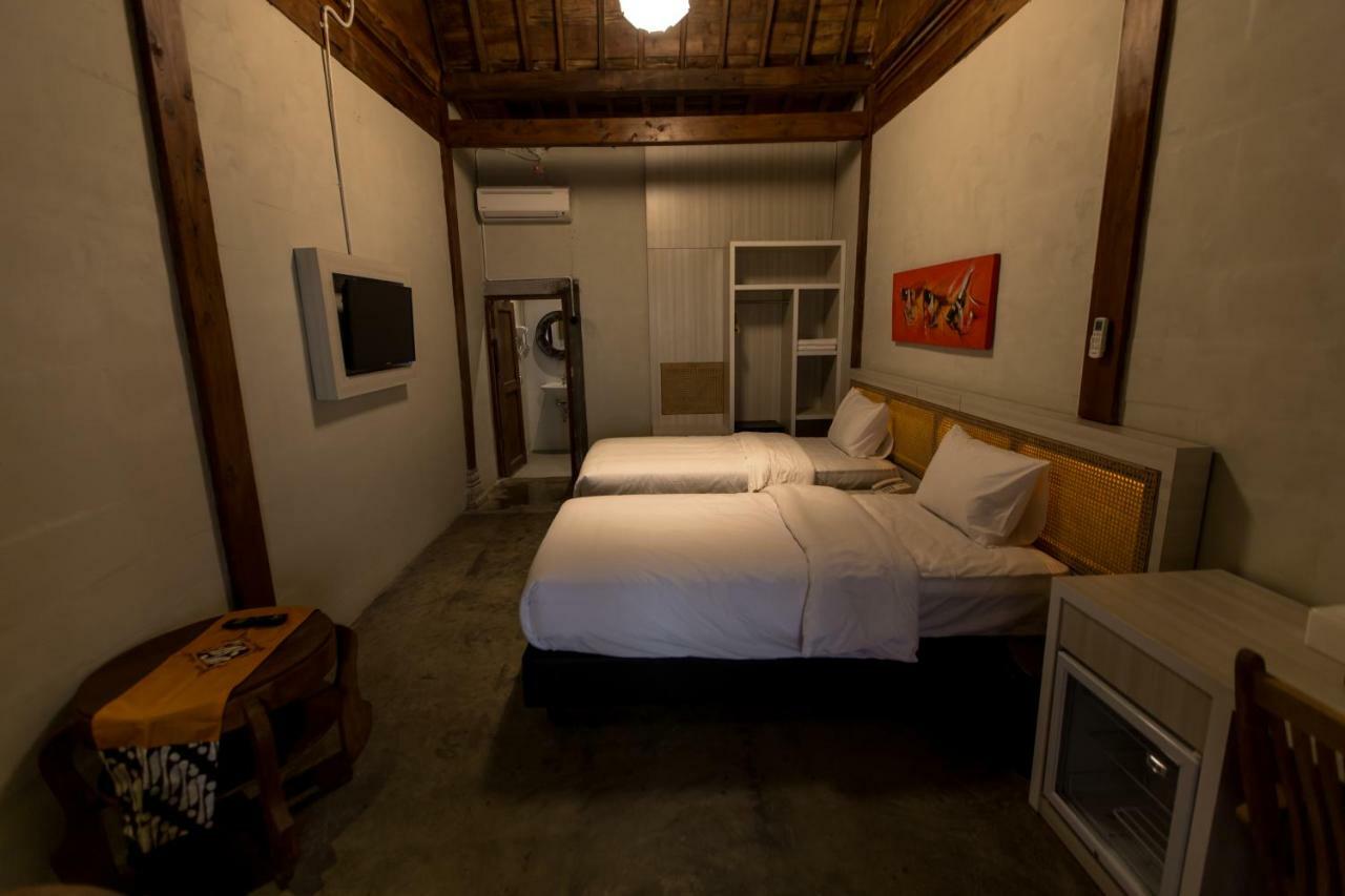 Kampung Lawasan Heritage Cottage Maguwo Exterior photo