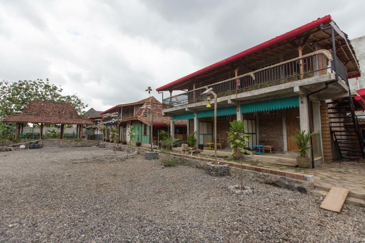 Kampung Lawasan Heritage Cottage Maguwo Exterior photo